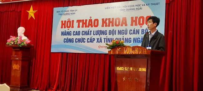 Ths.Tạ Công Dũng, Giám đốc Sở Nội vụ tỉnh Quảng Ngãi báo cáo tham luận tại Hội thảo.