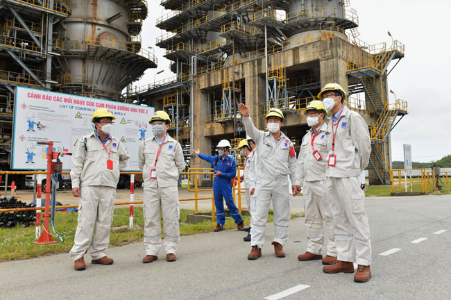 Đoàn công tác hội đồng Quốc gia thẩm định thực tế tại nhà máy Lọc dầu Dung Quất – Công ty Cổ phần Lọc hóa dầu Bình Sơn.