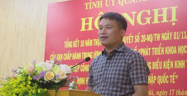 Phó Bí thư Thường trực Tỉnh ủy, Trưởng đoàn ĐBQH tỉnh Đặng Ngọc Huy phát biểu chỉ đạo tại hội nghị.