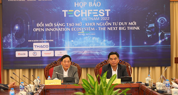 Thứ trưởng Bộ KH&CN Trần Văn Tùng và Phó Chủ tịch UBND tỉnh Bình Dương Nguyễn Lộc Hà chủ trì họp báo.