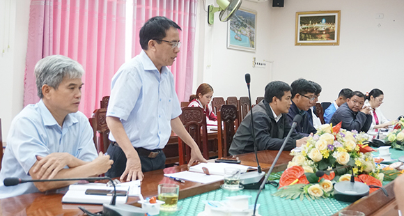Phó Chủ tịch UBND huyện Minh Long Nguyễn Văn Bảy phát biểu ý kiến.