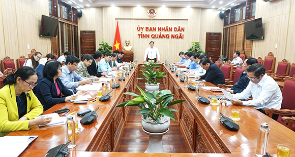 Phó Chủ tịch UBND tỉnh Trần Phước Hiền chủ trì buổi làm việc.