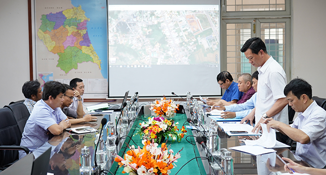 Ông Trần Công Hòa, Phó Giám đốc Sở Khoa học và Công nghệ trao đổi, trả lời các kiến nghị, đề xuất của đại biểu.