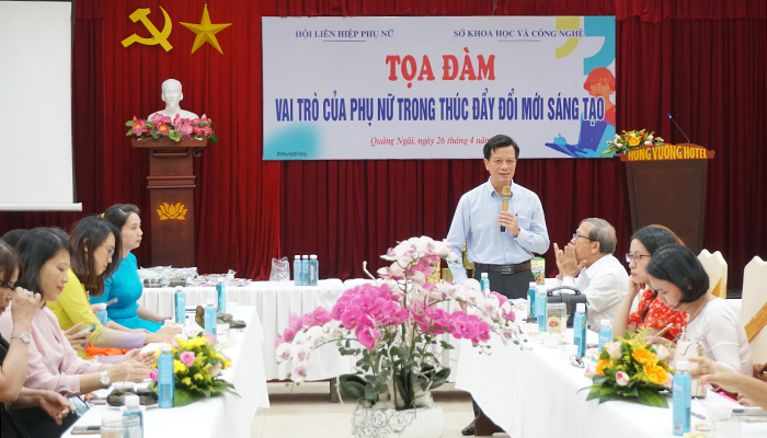 Phó Giám đốc Sở KH&CN – Trần Công Hòa trao đổi, chia sẻ tại buổi Tọa đàm.