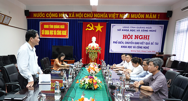 Ông Nguyễn Văn Thành, Tỉnh ủy viên, Giám đốc Sở KH&CN phát biểu tại Hội nghị.