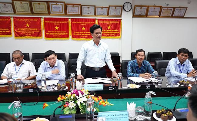 Phó Giám đốc Sở KH&CN tỉnh Quảng Ngãi Trần Công Hòa phát biểu, trao đổi tại buổi làm việc.