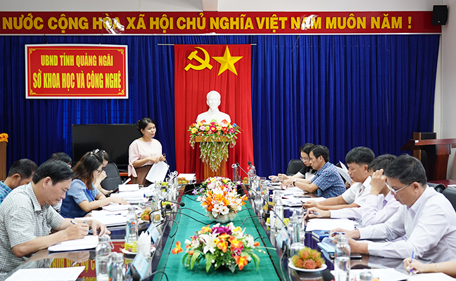 Các phòng, đơn vị thuộc Sở KH&CN tỉnh Quảng Ngãi trao đổi, thảo luận.