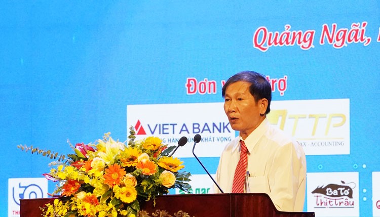 Phó Giám đốc Sở KH&CN Phan Văn Hiếu báo cáo kết quả hoạt động khởi nghiệp đổi mới sáng tạo trong năm qua.