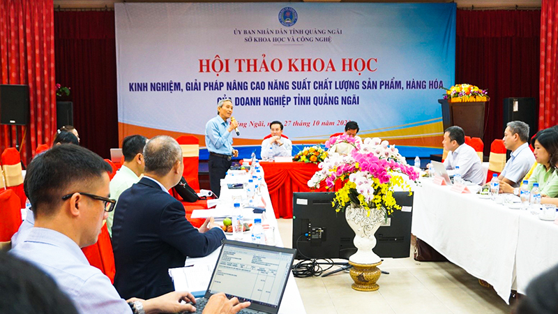 Chủ tịch Liên hiệp các Hội KH&KT tỉnh Quảng Ngãi – Lê Quang Thích phát biểu tại Hội thảo.