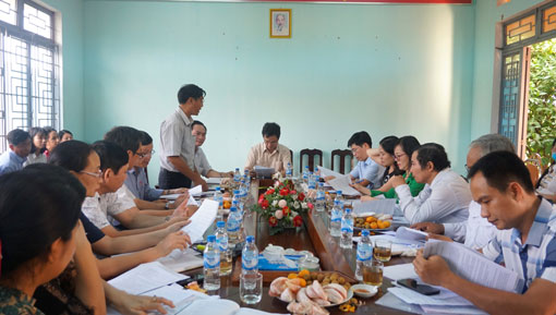 Đồng chí Trần Ngọc Khải – Giám đốc Trung tâm báo cáo tại buổi làm việc.