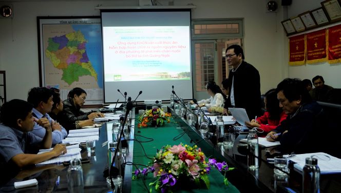 Họp hội đồng xét duyệt đề cương dự án “Ứng dụng KHCN sản xuất thức ăn hỗn hợp hoàn chỉnh từ nguồn nguyên liệu ở địa phương để phát triển chăn nuôi bò thịt tại tỉnh Quảng Ngãi”.