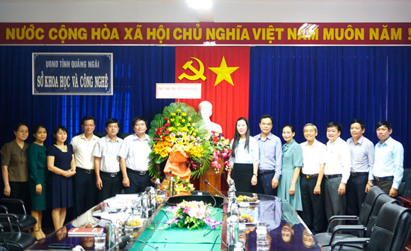 Lãnh đạo tỉnh thăm và làm việc với Sở KH&CN nhân ngày Khoa học và Công nghệ Việt Nam 18-5.