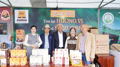 Các gian hàng sản phẩm trưng bày tại Ngày hội Đổi mới sáng tạo và Chuyển đổi số tỉnh Quảng Ngãi năm 2025