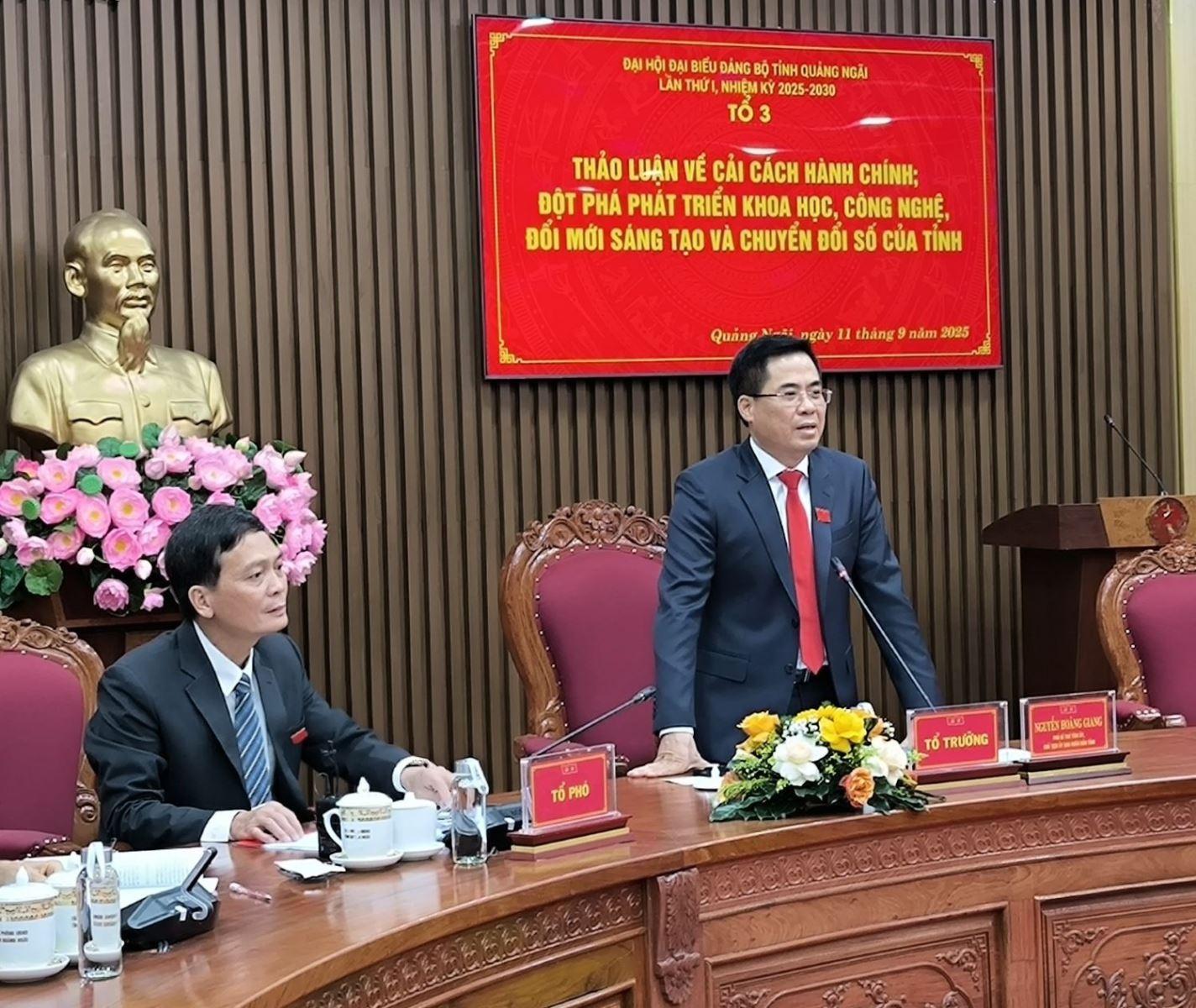Chủ tịch UBND tỉnh Nguyễn Hoàng Giang phát biểu tại buổi thảo luận.