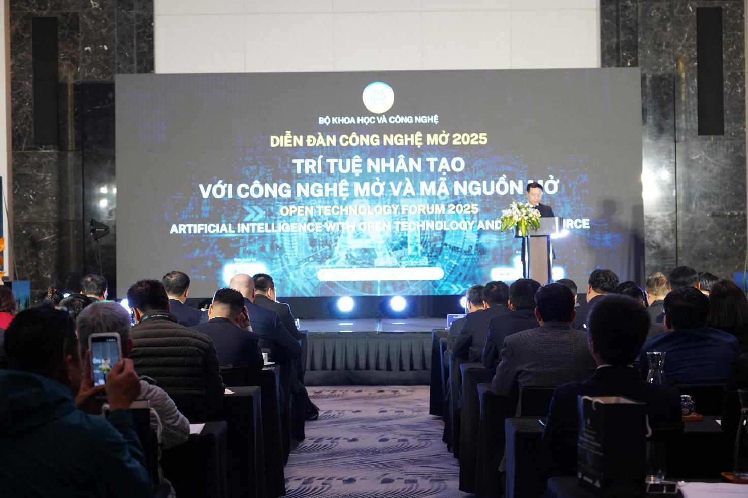 Toàn cảnh Diễn đàn. Toàn cảnh Diễn đàn.