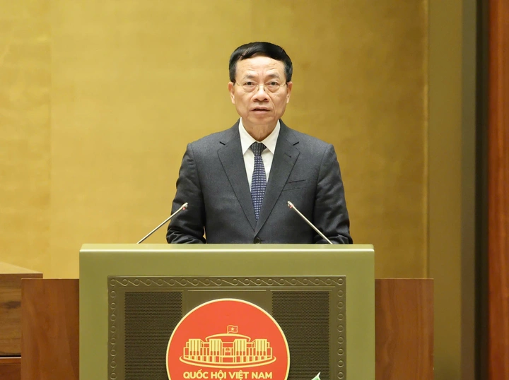 Bộ trưởng Bộ Khoa học và Công nghệ Nguyễn Mạnh Hùng, tại Kỳ họp thứ 10, Quốc hội khóa XV.