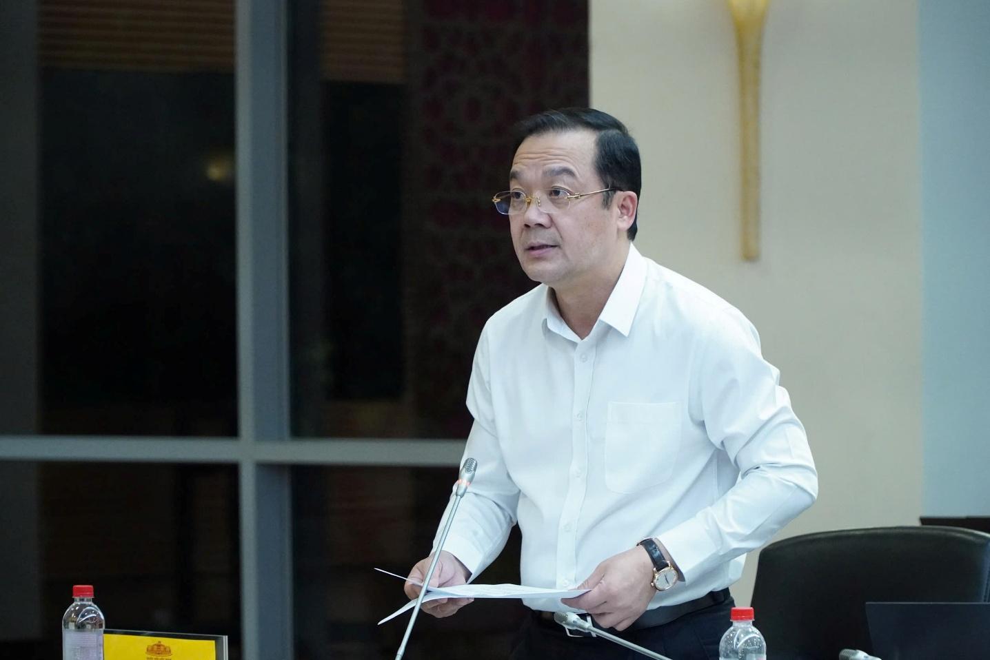 Thứ trưởng Bộ KH&CN Phạm Đức Long trình bày Tờ trình của Chính phủ về dự án Luật AI. Thứ trưởng Bộ KH&CN Phạm Đức Long trình bày Tờ trình của Chính phủ về dự án Luật AI.