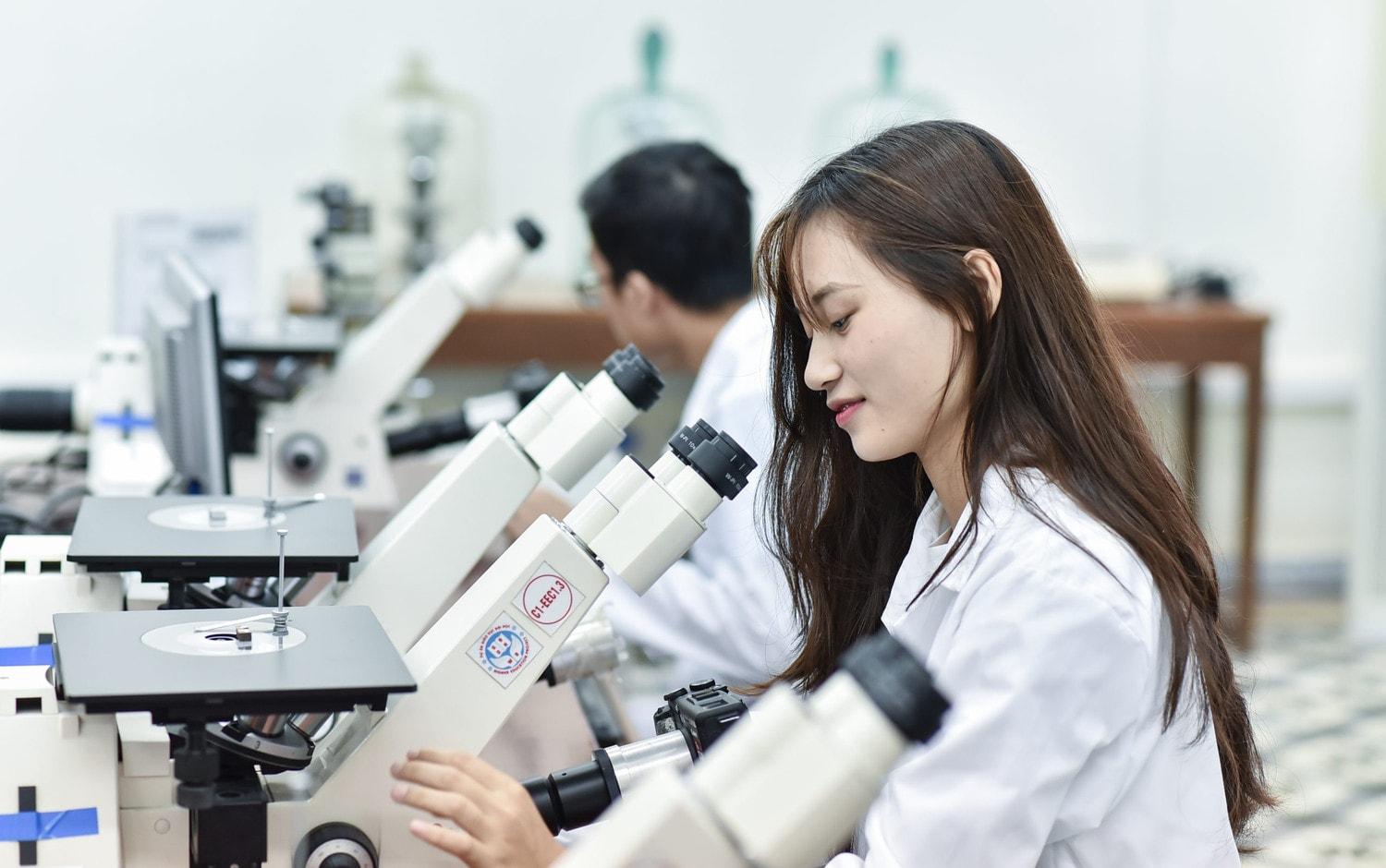 NHỮNG ĐIỂM ĐỔI MỚI RẤT MẠNH DẠN VÀ QUYẾT LIỆT TRONG NGHỊ QUYẾT SỐ 71-NQ/TW- Ảnh 4. NHỮNG ĐIỂM ĐỔI MỚI RẤT MẠNH DẠN VÀ QUYẾT LIỆT TRONG NGHỊ QUYẾT SỐ 71-NQ/TW- Ảnh 4.