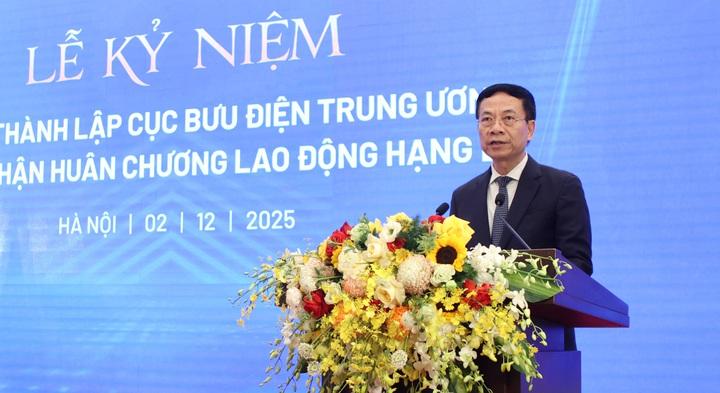 Bộ trưởng Nguyễn Mạnh Hùng: "Một chữ không thể tách rời Cục Bưu điện Trung ương là chữ Đặc biệt" Bộ trưởng Nguyễn Mạnh Hùng: "Một chữ không thể tách rời Cục Bưu điện Trung ương là chữ Đặc biệt"