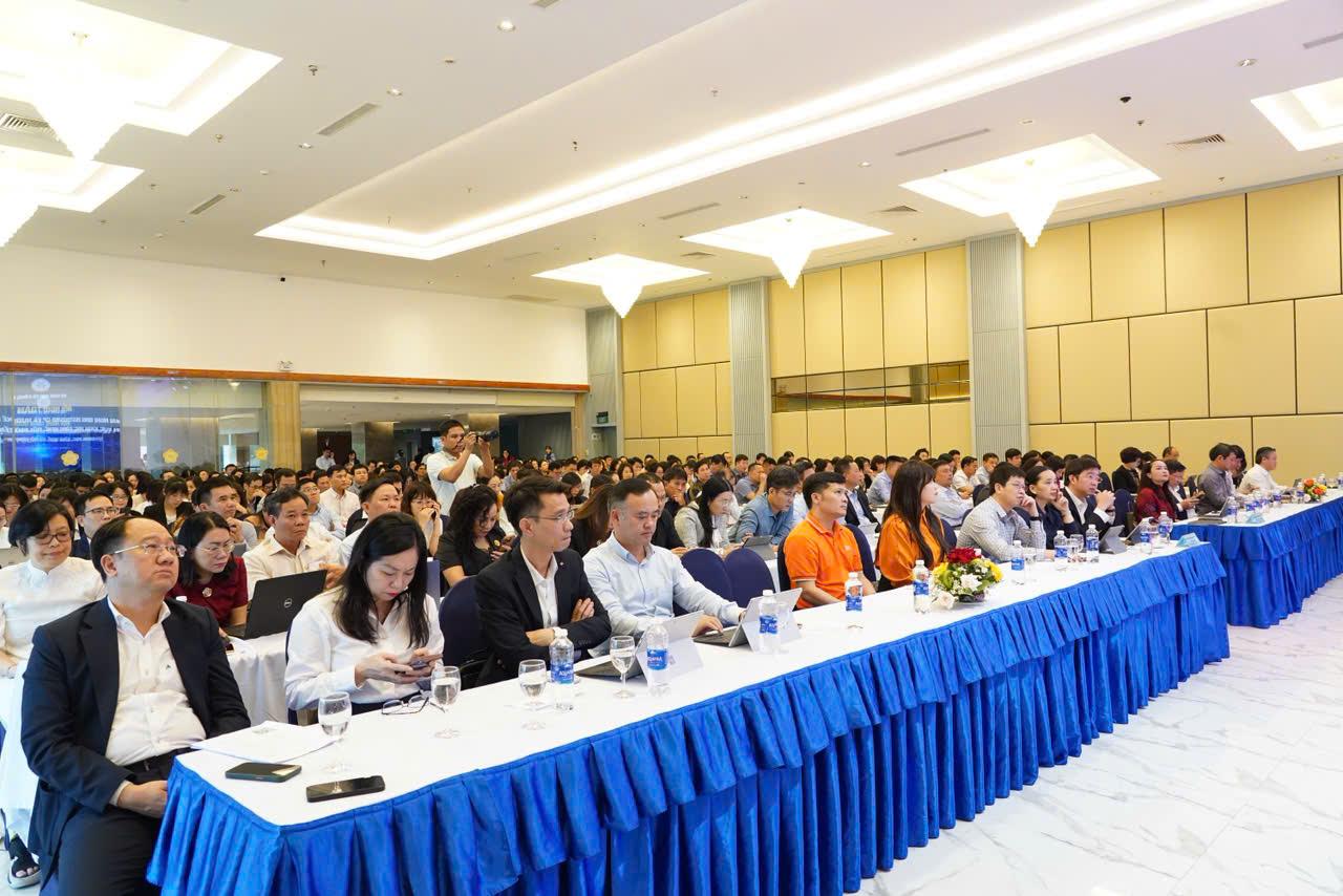 Toàn cảnh Hội nghị. Toàn cảnh Hội nghị.